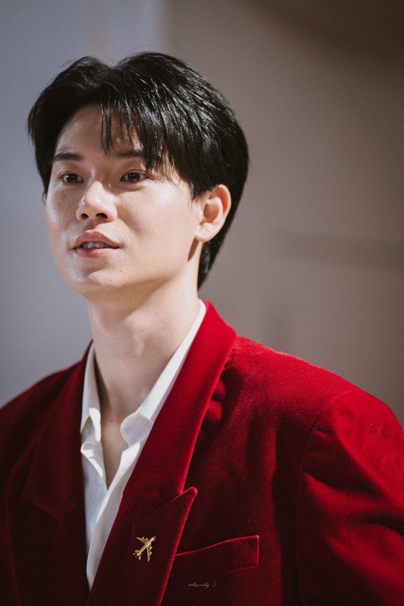 rollsanalog7's tweet photo. 25.09.2026    มาดสุดหล่อ ✨😎

#Vietjet10thannixYin
#yinyin_anw ; @yinyin_anw https://t.co/yLs3nQbgUq
