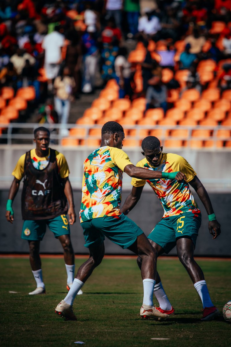 GaindeYi's tweet photo. Les Lions à l’échauffement ✨👀

#MOZSEN | #AFCON2027Q https://t.co/gWPXcnIpSa