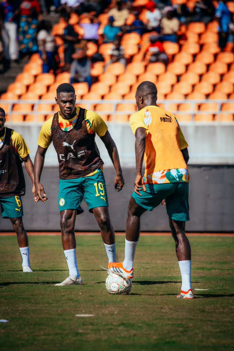GaindeYi's tweet photo. Les Lions à l’échauffement ✨👀

#MOZSEN | #AFCON2027Q https://t.co/gWPXcnIpSa