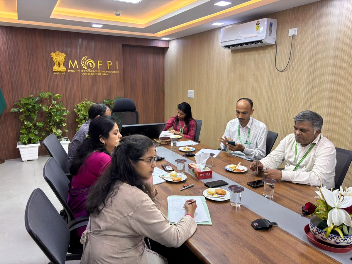 MOFPI_GOI's tweet photo. #HindiPakhwada2026 के अंतर्गत आज #MOFPI परिसर में एमटीएस एवं समकक्ष कर्मचारियों के लिए वाद-विवाद प्रतियोगिता का आयोजन किया गया। इस अवसर पर प्रतिभागियों ने प्रतियोगिता में भाग लेते हुए अपनी अभिव्यक्ति एवं विचारों को साझा किया।

#HindiPakhwada https://t.co/3GKTWsX9ri