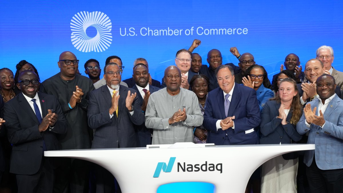 USChamber's tweet photo. From the boardroom to ringing the @NasdaqExchange closing bell: @USChamberAfrica joined Ghana's President @JDMahama, for a historic day of U.S.-Ghana commercial diplomacy on the sidelines of the UN General Assembly meetings in New York this week. 🇺🇸 🇬🇭 https://t.co/OvuqZobEoq