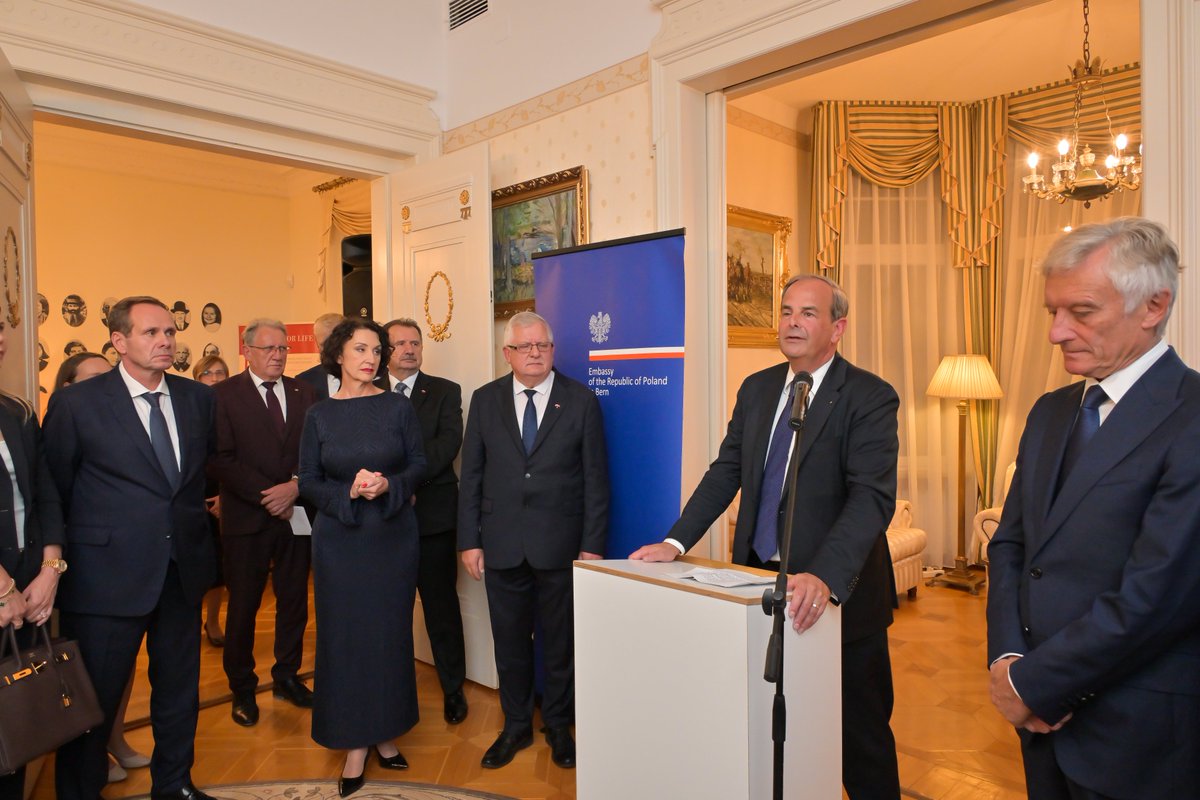 PLinSwitzerland's tweet photo. 23.09 cda a.i. RP M. Prawda wydał przyjęcie z okazji wizyty w 🇨🇭 delegacji posłów na Sejm RP.
W wydarzeniu uczestniczyli członkowie Grupy Przyjaźni 🇨🇭–🇵🇱 Zgromadzenia Federalnego, przedstawiciele🇨🇭świata polityki, konsulowie honorowi RP oraz reprezentanci Polonii.
#MSZ_RP #SEJMRP https://t.co/qbxv0ubiRt