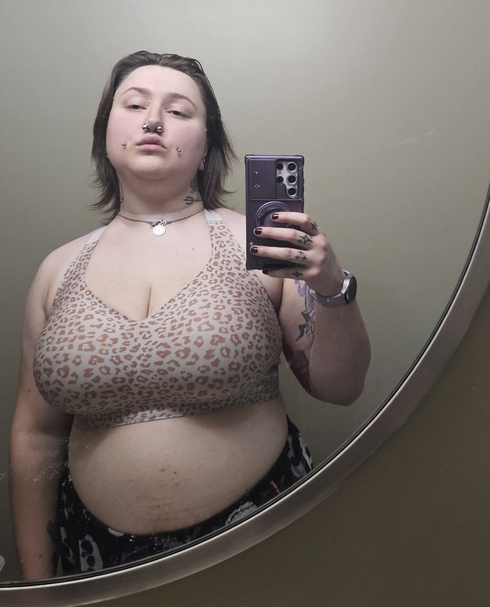 GeminiGenitalia's tweet photo. This bra is fighting for its life trying to support me
#bbw #bra #horny #goon #goonette #goth #domme #dommymommy https://t.co/aGTHsCJNJ6