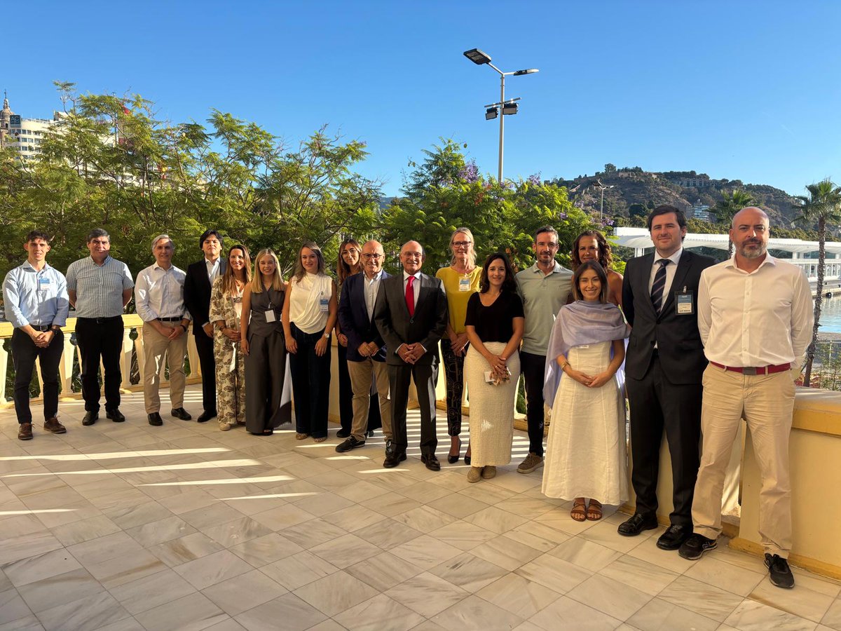malagaport's tweet photo. El Puerto de Málaga acogió una sesión de trabajo sobre economía circular, organizada por @APDasociacion y @Deloitte. 

Las empresas participantes conocieron los proyectos relacionados con sostenibilidad en el ámbito marítimo-portuario en el marco de la iniciativa Puerto Verde. https://t.co/RhcX1OqJyH