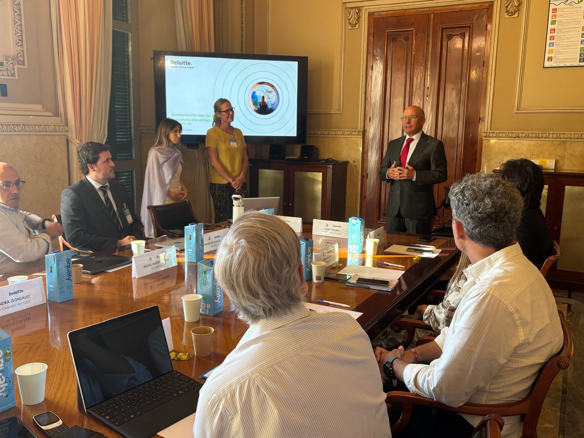 malagaport's tweet photo. El Puerto de Málaga acogió una sesión de trabajo sobre economía circular, organizada por @APDasociacion y @Deloitte. 

Las empresas participantes conocieron los proyectos relacionados con sostenibilidad en el ámbito marítimo-portuario en el marco de la iniciativa Puerto Verde. https://t.co/RhcX1OqJyH