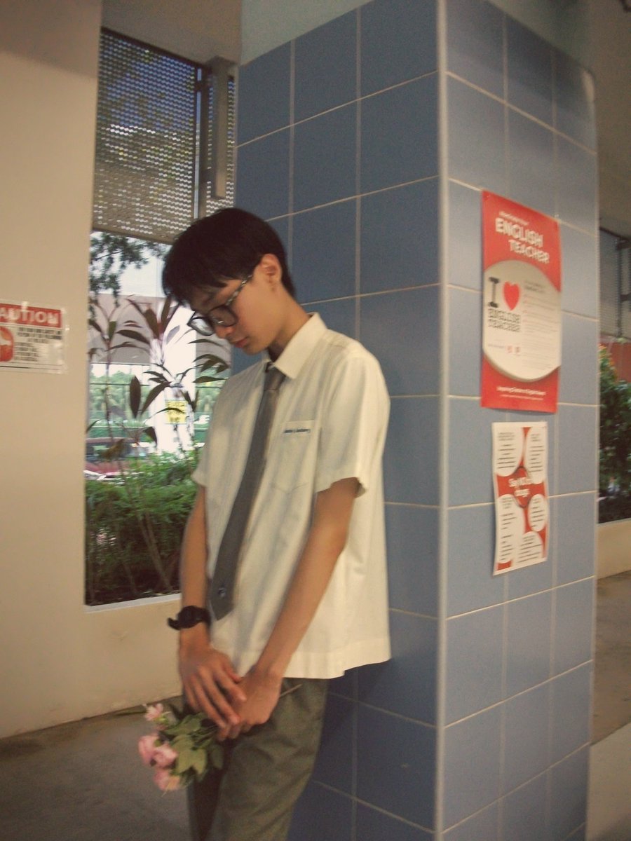 a4appleboii's tweet photo. Finally graduated from secondary school... 
Blehh 💔🤤 https://t.co/SSq6bODuYB