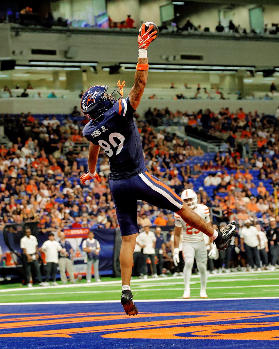 UTSAFTBL's tweet photo. UTSA will close out the nonconference slate against Colorado State on Saturday at the Alamodome. Kickoff is set for 11 a.m. in the annual Hispanic Heritage Game presented by @HEB.

📰 https://t.co/b5cP7MkOE3
🎟️ https://t.co/MtPgvpmdvT
ℹ️ https://t.co/r4W5LPF5sr

#210TriangleOfToughness | #BirdsUp 🤙