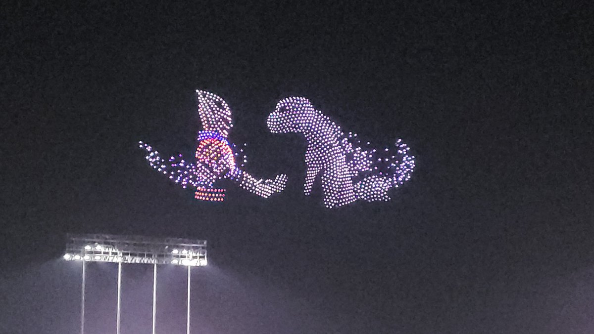 TheKaijuKingdom's tweet photo. Godzilla Drone show at Dodgers Stadium 

#Godzilla https://t.co/KWmnzYBdrZ