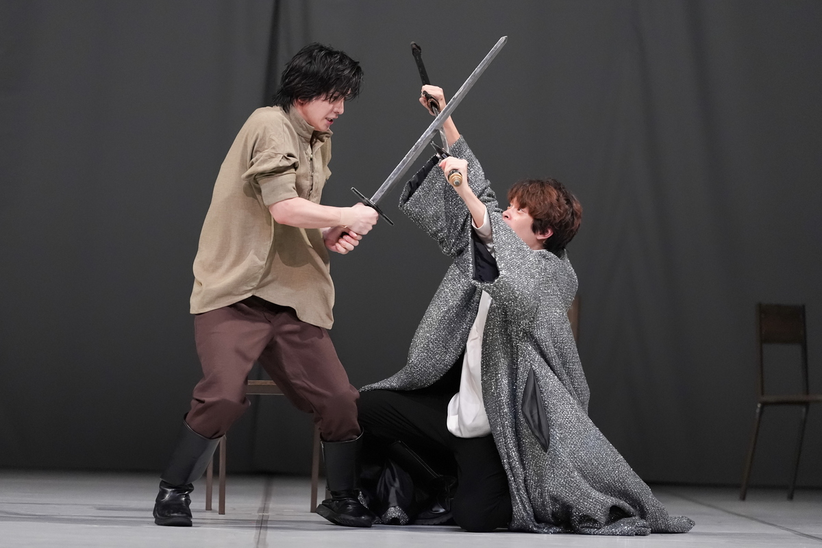 theatergirl_jp's tweet photo. 『リア王－KING LEAR－』が開幕！

演出・森新太郎、内野聖陽、
前田公輝、井之脇海、杉本哲太のコメントと
舞台写真をお届け📷
https://t.co/gKP0txEpdy

「シェイクスピア悲劇の最高峰が開幕」

#リア王 https://t.co/MxofKJEADu