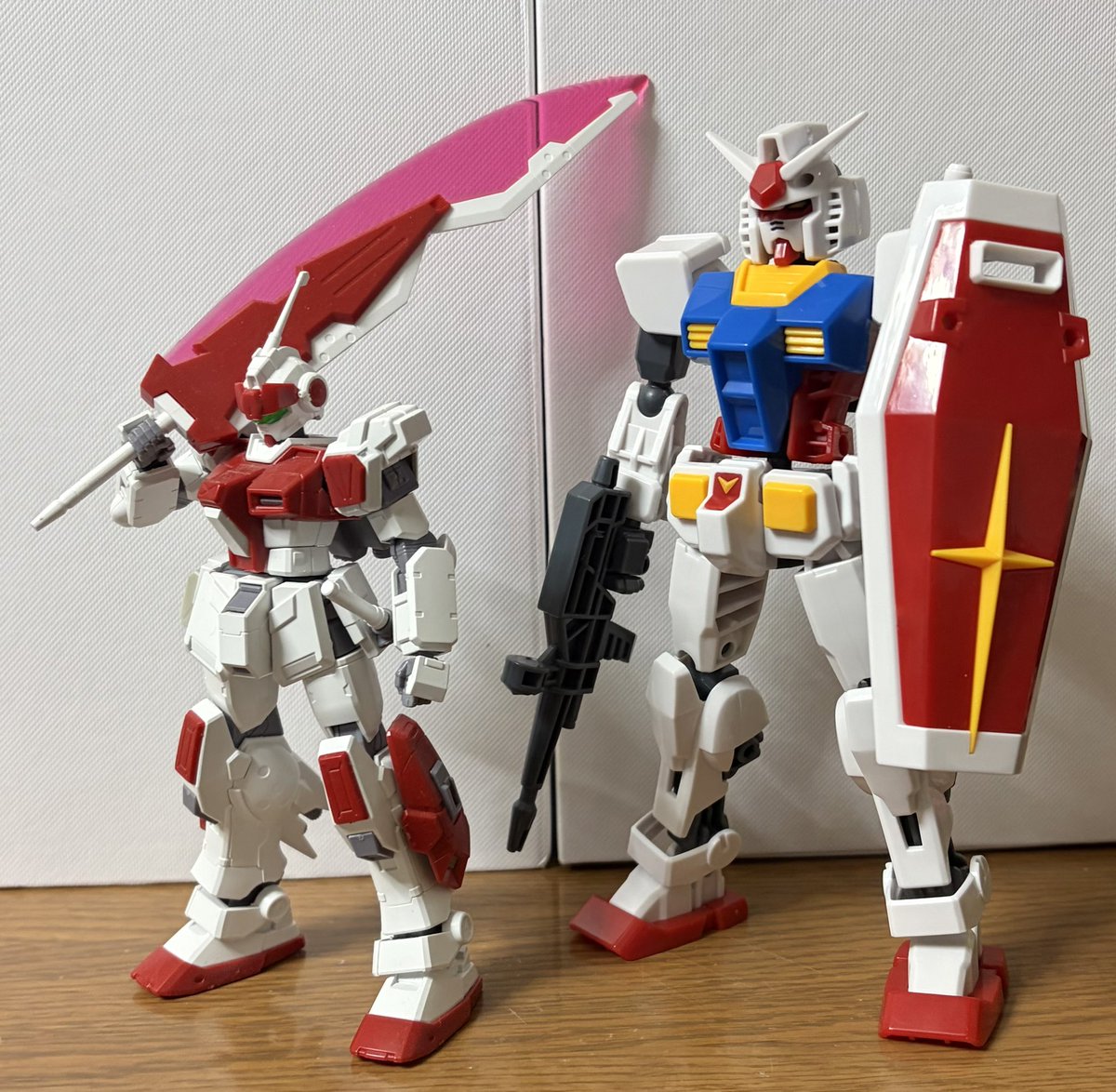 zen_GBO2's tweet photo. 買うなら初代ガンダムが圧倒的おすすめです。めっちゃ動かしやすい。
あと2枚目はHGと比較です。
#ガンダムミキシマイズ #ガンダム https://t.co/B0YUs5O6CT