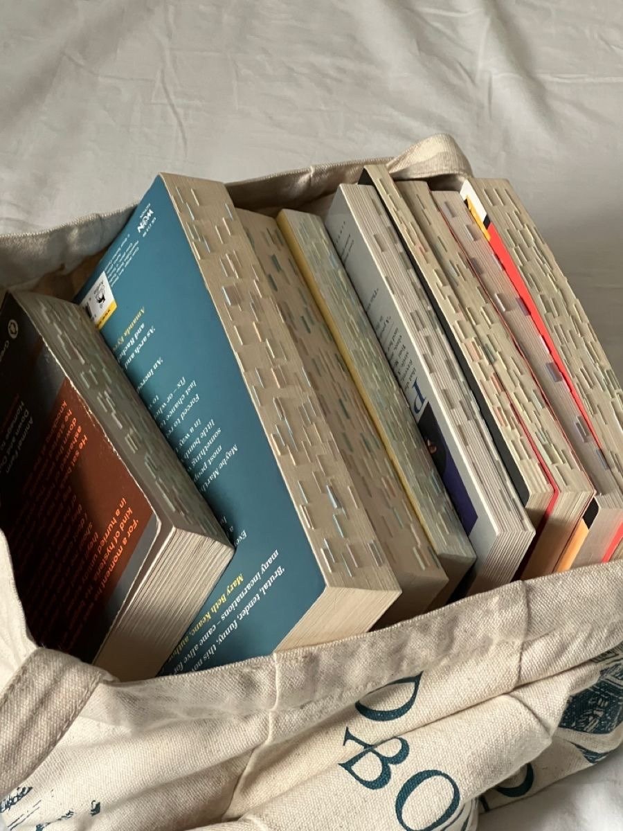 librofilos's tweet photo. La literatura posee un poder singular: hacernos sentir como propios recuerdos de experiencias que jamás vivimos. https://t.co/NZyCtnN6hn
