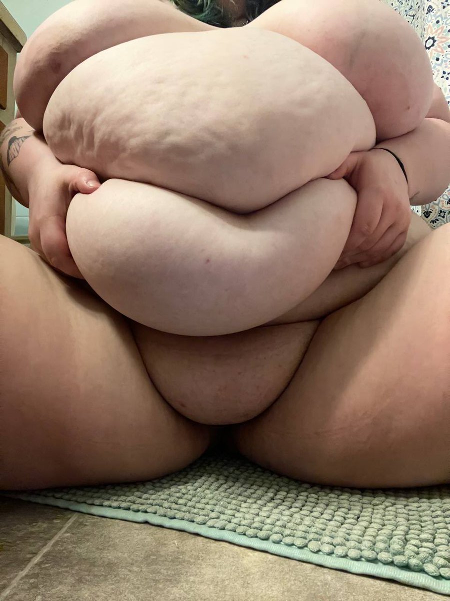 thottieronniee's tweet photo. Fupa Friday :o https://t.co/DcexngVEky