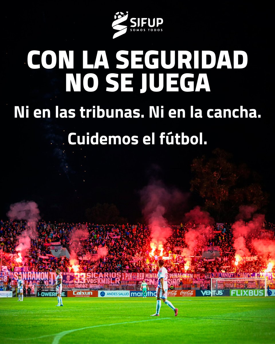 sifup's tweet photo. CON LA SEGURIDAD NO SE JUEGA.

Lo ocurrido ayer en el partido entre Everton y Universidad de Chile, en el Estadio Sausalito, vuelve a encender una alerta sobre la seguridad en nuestros estadios y acerca de la real intención de grupos de personas que utilizan el fútbol para delinquir. 

Ojalá se apliquen sanciones ejemplificadores, oportunas y criteriosas. 

Elementos pirotécnicos cruzando el campo de juego y cayendo a escasos metros de los protagonistas son situaciones que no solo alteran el desarrollo de un partido: también exponen a futbolistas, árbitros, trabajadores e hinchas a riesgos completamente innecesarios.

Los futbolistas tienen derecho a desarrollar su profesión en condiciones seguras. La afición también debe contar con las garantías suficientes para retornar a sus hogares de manera tranquila. Esa debe ser una convicción compartida por todos quienes forman parte de la actividad. 

Cuando la violencia entra a la cancha, pierde el fútbol.