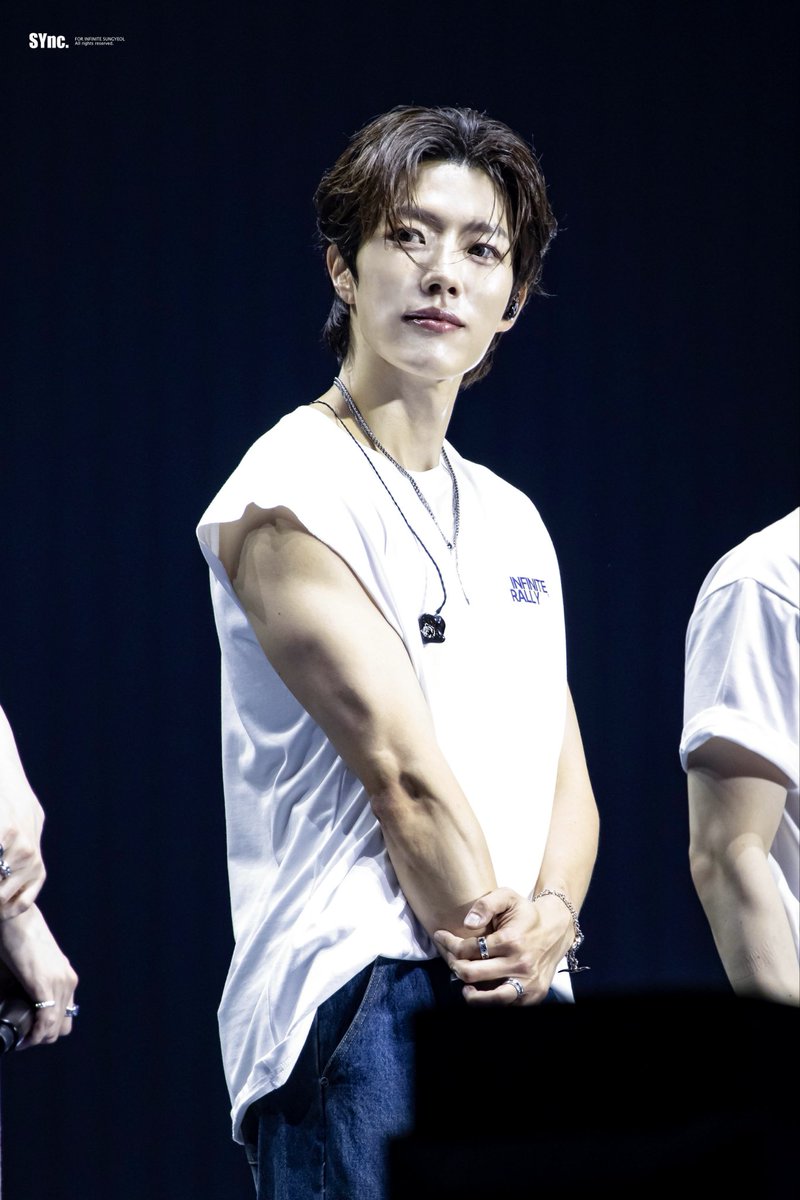 sync_827's tweet photo. 260830 무한대집회V 

청순 얼굴과 성난 팔뚝 ..🫪//

#이성열 #성열 #LEESUNGYEOL #인피니트 #INFINITE #무한대집회V #무집V #INFINITE_RALLY https://t.co/06rRTbjPG1