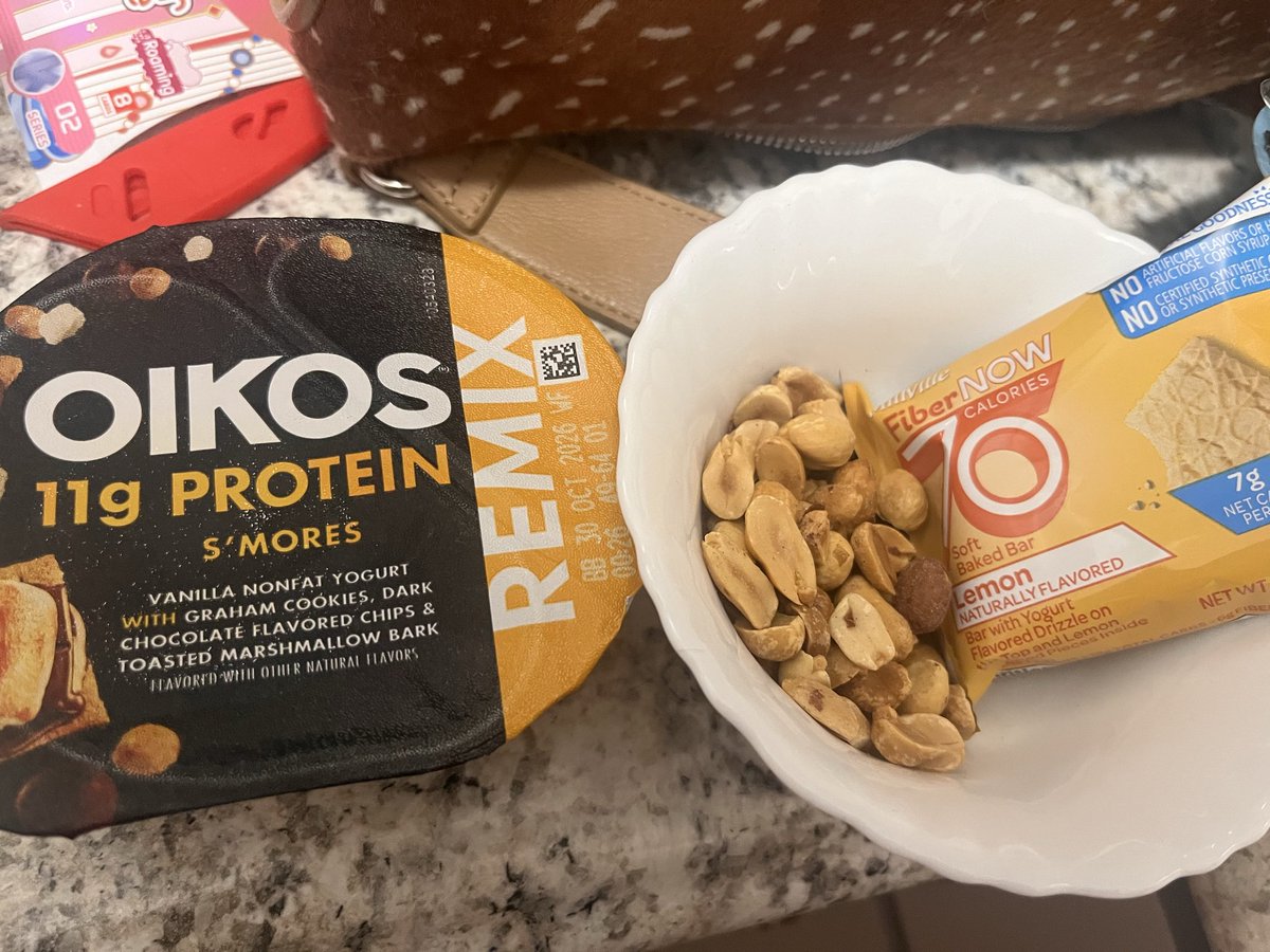 deerlingcals's tweet photo. 350 cal breakfast i’ll prolly eat the fiber bar later https://t.co/xhlcgdGQfJ