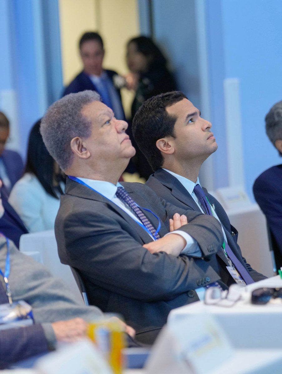 FUNGLODE's tweet photo. 🌎 PANEL 2 | 8.º Foro Global América Latina y el Caribe 2026

Los cambios de la economía global y sus implicaciones para América Latina y el Caribe fueron el centro del segundo panel del 8.º Foro Global América Latina y el Caribe 2026.

Andy Dauhajre, Francisco Rodríguez, José Antonio Ocampo, Mario Báez y Shari Spiegel compartieron sus perspectivas sobre los principales desafíos, oportunidades y transformaciones que enfrenta la región ante un escenario económico mundial en constante evolución.

El panel ofreció un valioso espacio de análisis para comprender cómo las nuevas dinámicas globales impactan el presente y el futuro de América Latina y el Caribe.

#GlobalForum2026 #LACForum2026 #Funglode #GFDD #LatinAmerica