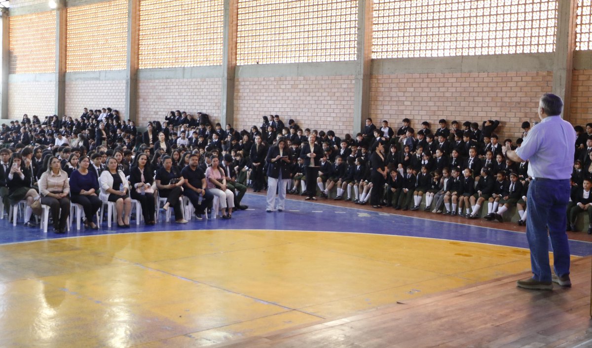 MECpy's tweet photo. ¡Nos encontramos en el noveno departamento! 🇵🇾

Llegamos al Col. Priv. Subv. San Roque González de Santa Cruz, de Paraguarí.

Compartimos con los estudiantes un valioso Taller sobre Ciberbullying. https://t.co/atH5iGW44f