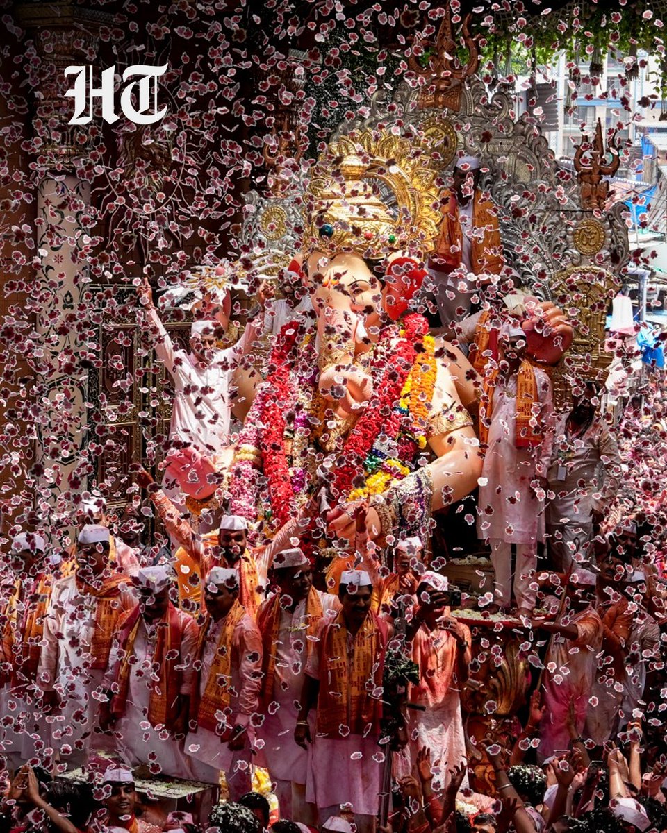 htTweets's tweet photo. #InPhotos | The iconic Lalbaugcha Raja idol of Lord Ganesha is taken out in a grand procession for immersion on Anant Chaturdashi in Mumbai. 

Swipe 👈 to take a look at the celebrations. 

📲 For News on the go, Download HT app👇
https://t.co/9W0FxNe2S3 https://t.co/oj3k4v3QU1