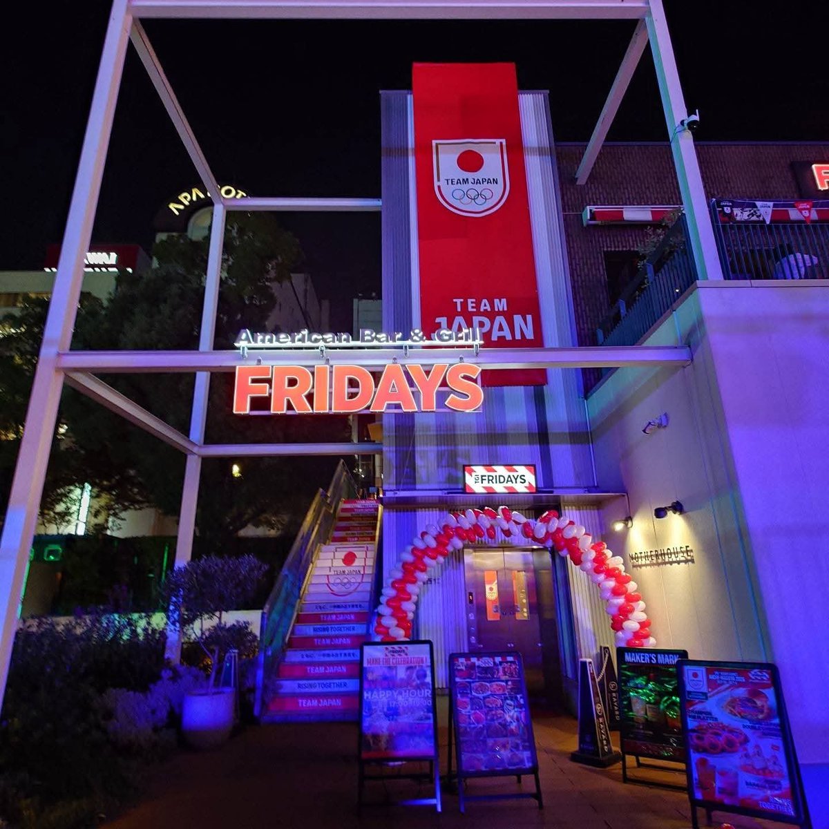 hirohikoasai's tweet photo. 今日は訳あって、外食🍔
「TGI FRIDAYS 名古屋久屋大通店」@tgifridaysnagoyajapan の"TEAM JAPAN DOUBLE CHEESE BURGER"🇯🇵🍔
アジア競技大会の開催に合わせ、TEAM JAPAN🇯🇵とスペシャルコラボしたメニュー✨🎌
#TGIFRIDAYS名古屋久屋大通店
 #TGIFRIDAYS #フライデーズ #TEAMJAPANDOUBLECHEESEBURGER https://t.co/zUUyPJw9pn