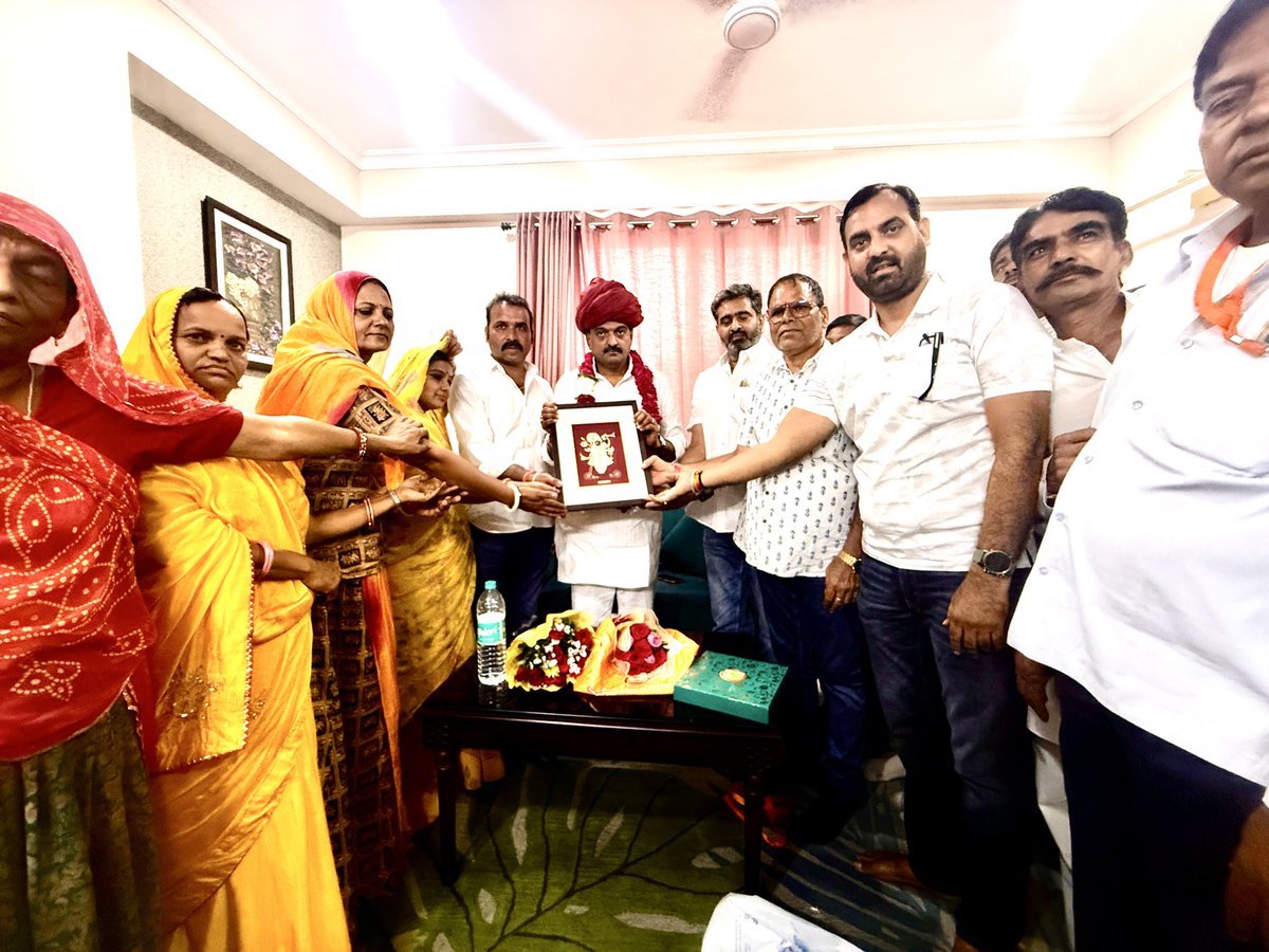 RaichandBagdee's tweet photo. विधान सभा केकड़ी के लोकप्रिय विधायक श्री शत्रुघ्न जी गौतम का नगर पालिका सावर के नवनियुक्त अध्यक्ष श्री मती पदमिनी धाबाई पत्नी रोहित जी गुर्जर के नेतृत्व मे सभी पार्षद गण सहित भाजपा जिला उपाध्यक्ष श्री विजय प्रताप सिंह शक्तावत (रॉबिन बन्ना) जिला महामंत्री रायचंद बागड़ी https://t.co/vXA5Rf5Ets