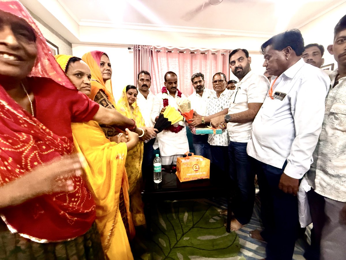 RaichandBagdee's tweet photo. विधान सभा केकड़ी के लोकप्रिय विधायक श्री शत्रुघ्न जी गौतम का नगर पालिका सावर के नवनियुक्त अध्यक्ष श्री मती पदमिनी धाबाई पत्नी रोहित जी गुर्जर के नेतृत्व मे सभी पार्षद गण सहित भाजपा जिला उपाध्यक्ष श्री विजय प्रताप सिंह शक्तावत (रॉबिन बन्ना) जिला महामंत्री रायचंद बागड़ी https://t.co/vXA5Rf5Ets