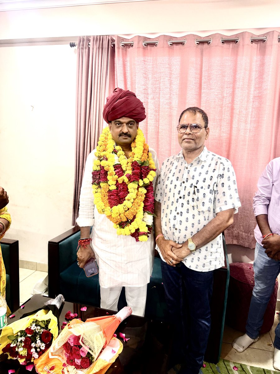 RaichandBagdee's tweet photo. विधान सभा केकड़ी के लोकप्रिय विधायक श्री शत्रुघ्न जी गौतम का नगर पालिका सावर के नवनियुक्त अध्यक्ष श्री मती पदमिनी धाबाई पत्नी रोहित जी गुर्जर के नेतृत्व मे सभी पार्षद गण सहित भाजपा जिला उपाध्यक्ष श्री विजय प्रताप सिंह शक्तावत (रॉबिन बन्ना) जिला महामंत्री रायचंद बागड़ी https://t.co/vXA5Rf5Ets