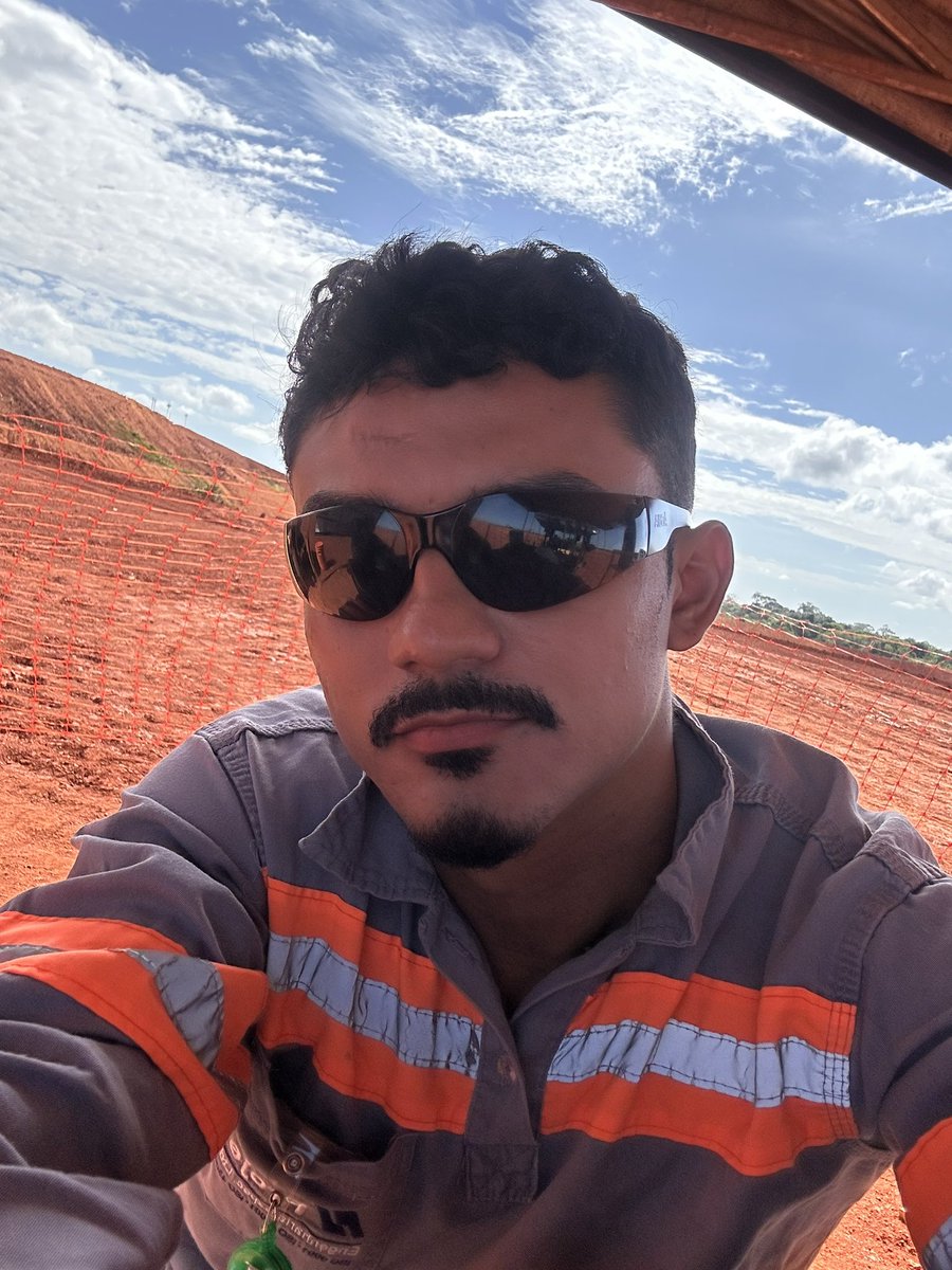 behndthemall's tweet photo. experiência individual: sou o primeiro gay ouvindo o the encore numa barragem de rejeitos dentro de uma mineradora https://t.co/RckJC2mGWx