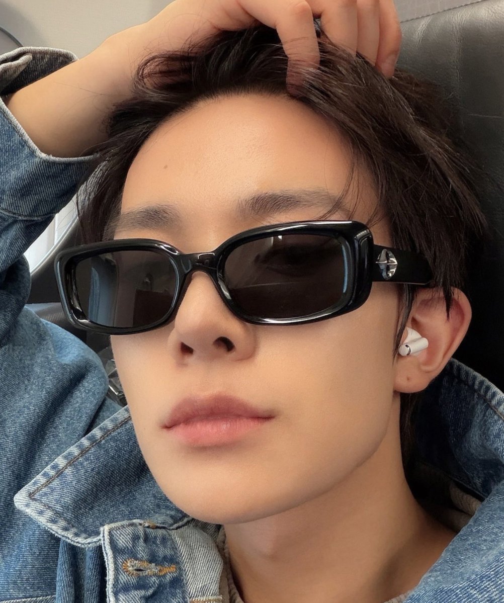 iceanddeer's tweet photo. ฮีซึงหน้าตาดีมากจริง ๆ คำว่าหล่อยังน้อยไปอะ หูตาจมูกปากคิ้วโครงหน้ารับกันหมดเลย แบบมุมสวยก็มี โคตรขี้โกง https://t.co/WhnoIdQD5h