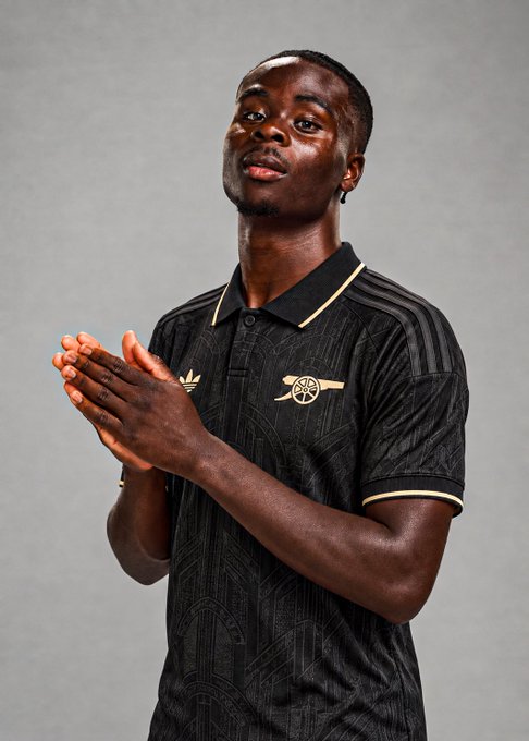 ArtetaEra's tweet photo. 🚨𝗡𝗘𝗪: Arsenal’s 2027/28 third kit is set to be mostly black. Adidas aims to push a trendy, fashion-forward look designed to be worn anywhere, not just on matchdays.  

@now_arsenaI . https://t.co/rIGdleb0SP