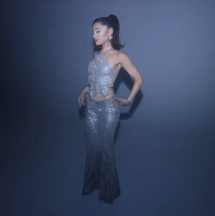 b3tteroffs's tweet photo. This was such a gaggy outfit https://t.co/JK3nSYAHNv