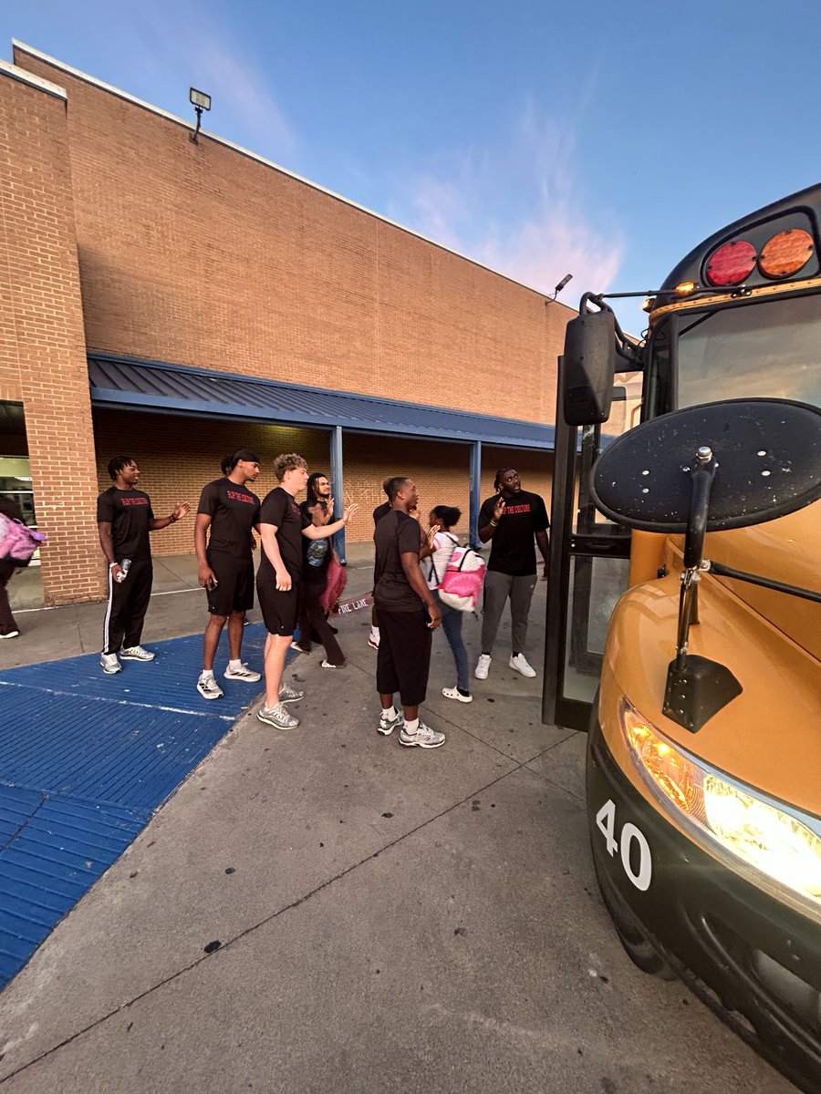 NCDAWGPOUND's tweet photo. High-Five Fridays are the best!!💪

#FlipTheCulture https://t.co/aWnWTqisu4
