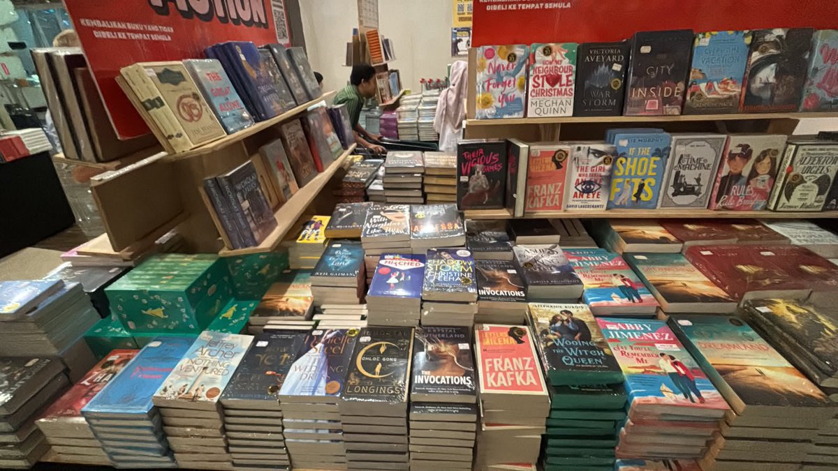 asdvghnkl's tweet photo. Ada yang mau titip buku di BBW Grand Indonesia? 📚👀👀
event-nya sampai Minggu, 27 September 2026. Kalau ada yang mau nitip, boleh inpo inpo yah! https://t.co/t6zxNQJM42