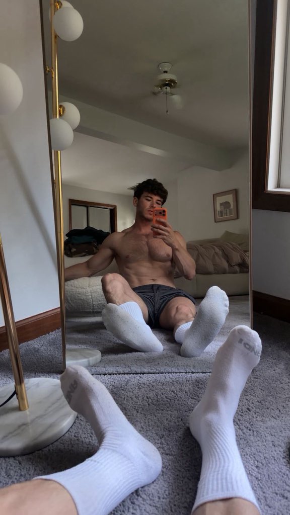 ottersquatterss's tweet photo. I heard you like feet https://t.co/0LhAwBGfZ1