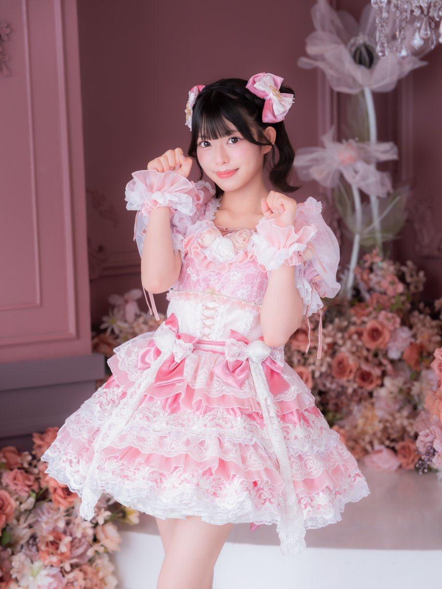MEOWMEWofficial's tweet photo. 新アー写公開🎀 ⋆₊˚⊹♡

♡小林真萌
@MEOWMEW_MAMO 

♡ 担当カラー  ピンク
「まものこと まもって？🩷」

リポスト＋♡＝160達成で次のメンバーアー写公開🎀

#MEOWMEW
#ミャオミュー https://t.co/d24YIaIk2s