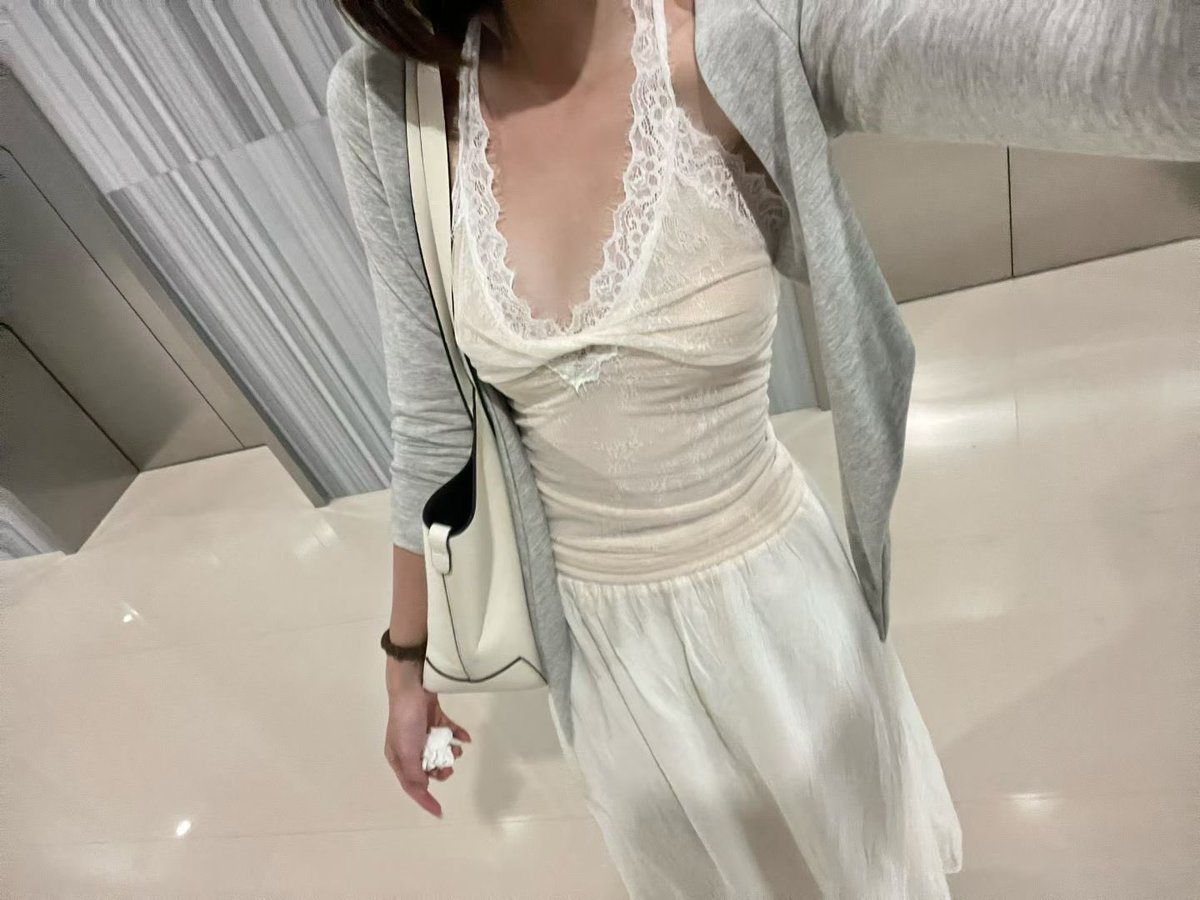 ruoruok9's tweet photo. 天天忙得要死要活，中秋放假可以聊聊天啦～ #中秋节快乐 #小狗日记 #ootd https://t.co/HW0S7375Rj