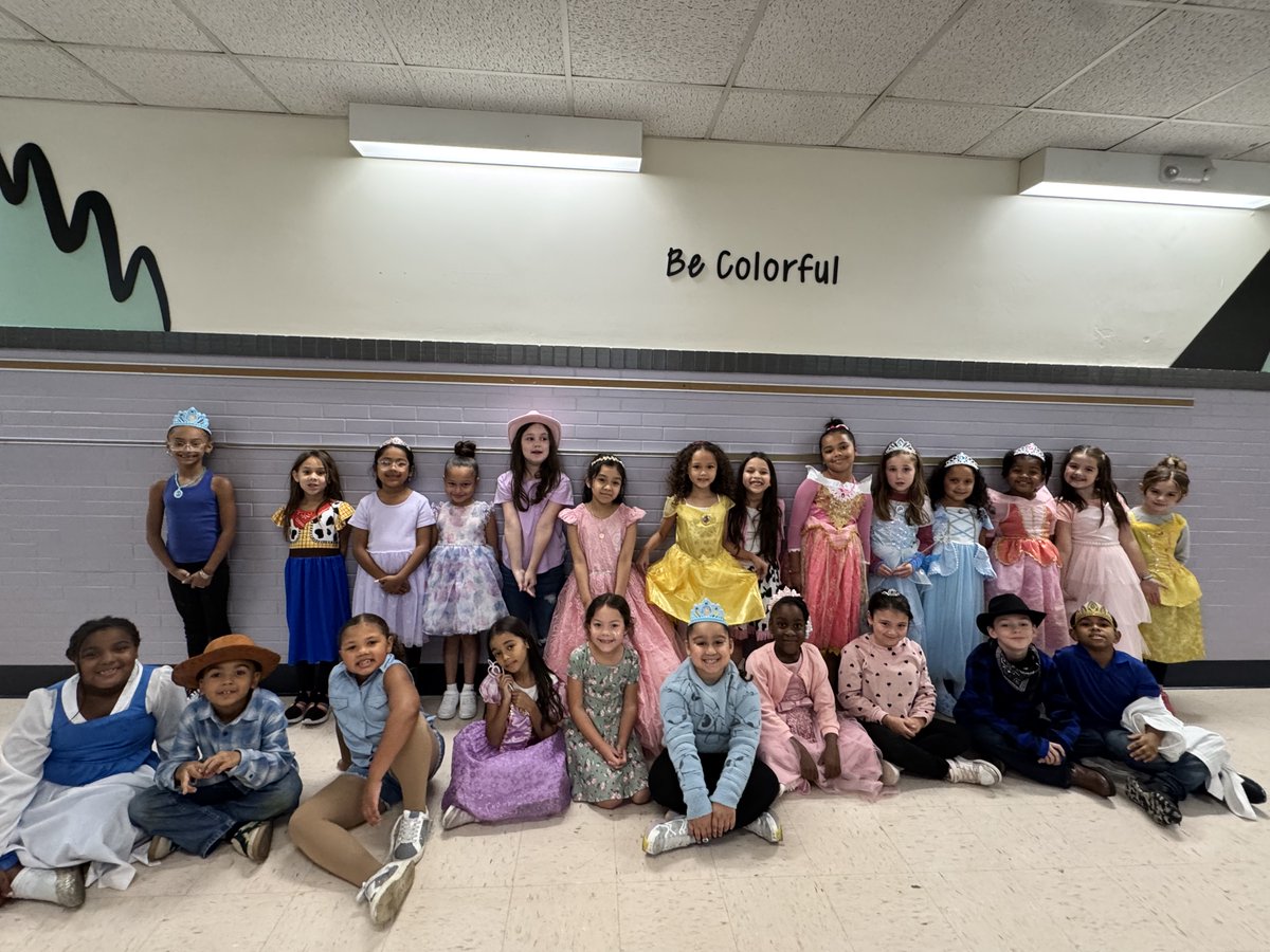 MeridenK12's tweet photo. 📚 Second graders at Israel Putnam Elementary celebrated completing their first CKLA Knowledge Unit, Fairy Tales and Tall Tales! Students brought the unit to life as storybook characters and created drawings inspired by Paul Bunyan. ✨

📸 Kristen Ruede

#herestudentssucceed https://t.co/qZutZz9G81
