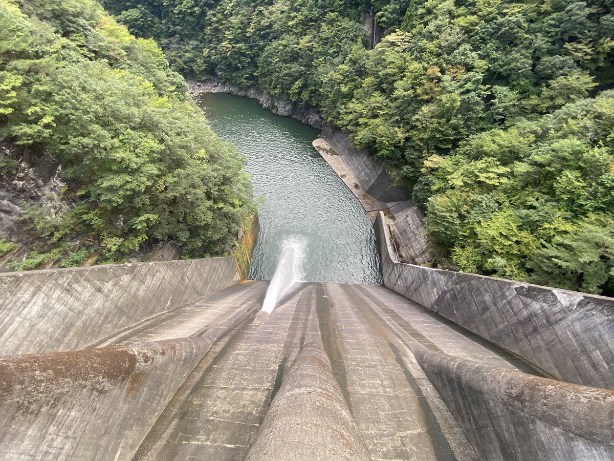 ahotari1819's tweet photo. 合計209基目、奈良県 猿谷ダムにチェックイン！ #DamApp

お猿のベンチが。。

ここも眺めが、、、 https://t.co/FZuxSH5t09