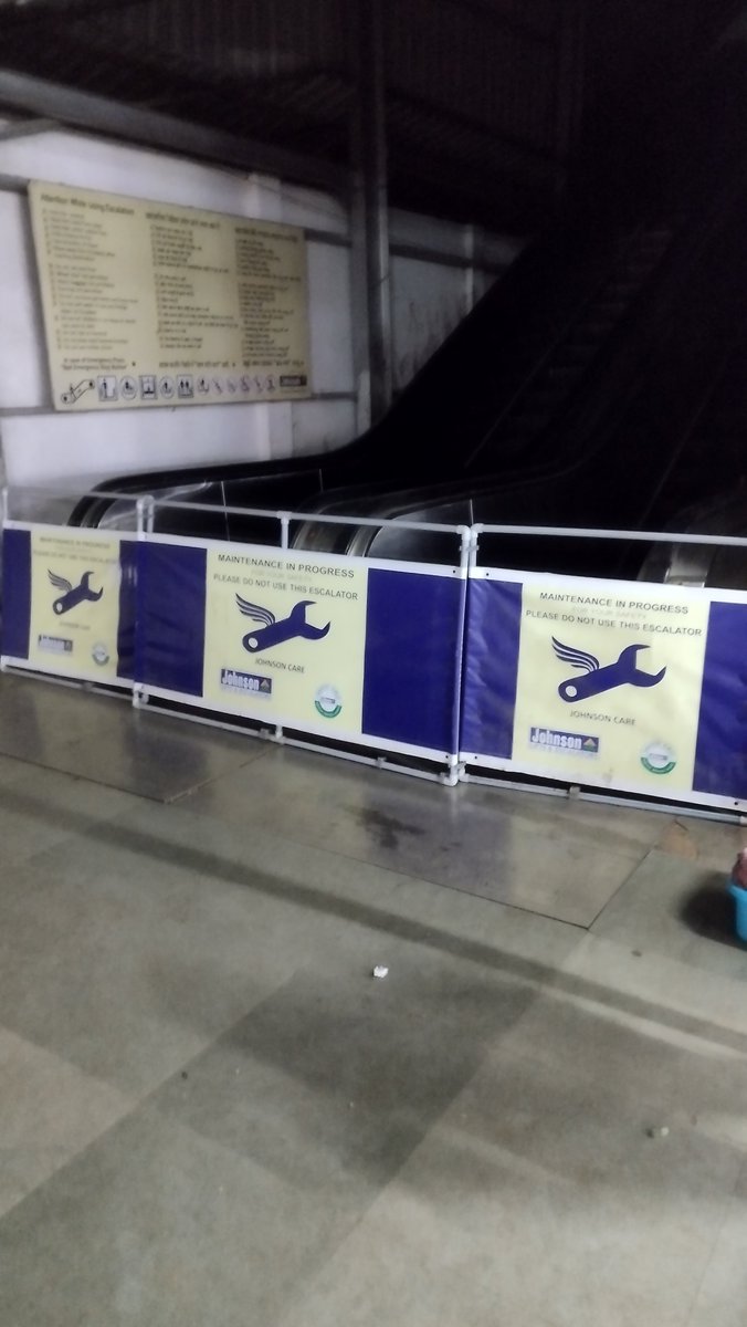 warriors_age's tweet photo. Approximately more than 20 days these Escalators are not working in Khurda Road Railway Station
@DRMKhurdaRoad  @EastCoastRail 
When I'll these Escalators I'll work? https://t.co/2vOcs5y6IW