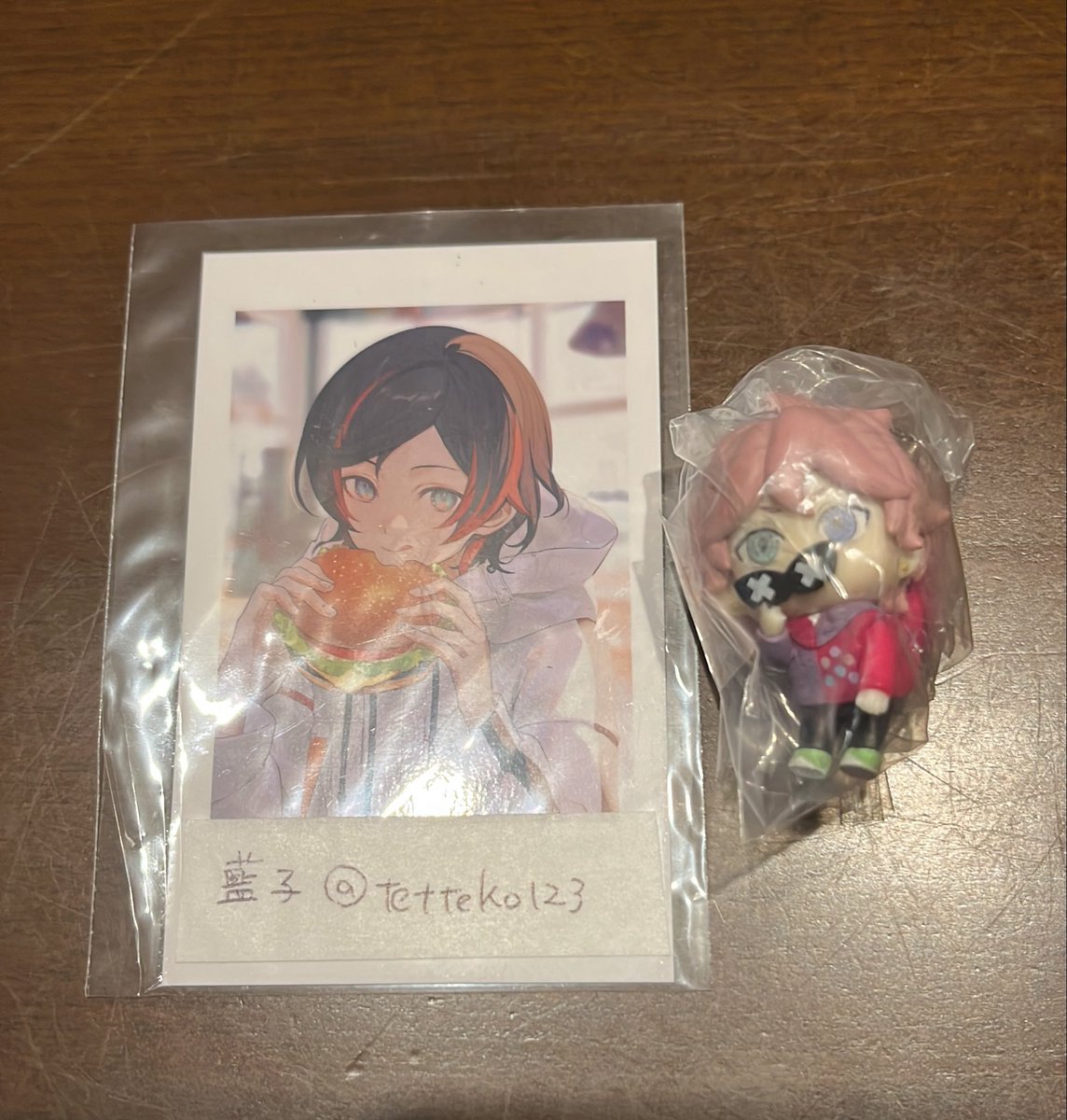 tetteko123's tweet photo. @co_a_12 検索より失礼いたします。
当方、画像の通り🎈(🦀)を1点所持しております。こあ様がお持ちの☠️(🦀)と郵送交換いただくことは可能でしょうか？
取引垢を所持しておらず、創作垢からのお声かけとなり申し訳ございません。
ご検討のほど、よろしくお願いいたします。🤍 https://t.co/LKkdchFNWF