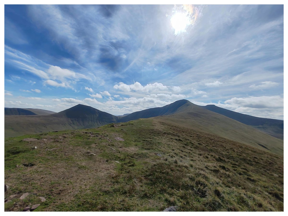 smoggiewalks's tweet photo. Cwm Gwdi #breconbeacons #getoutside #bannaubrycheiniog @DerekTheWeather @OrdnanceSurvey @VisitBrecon https://t.co/szl75zurCg