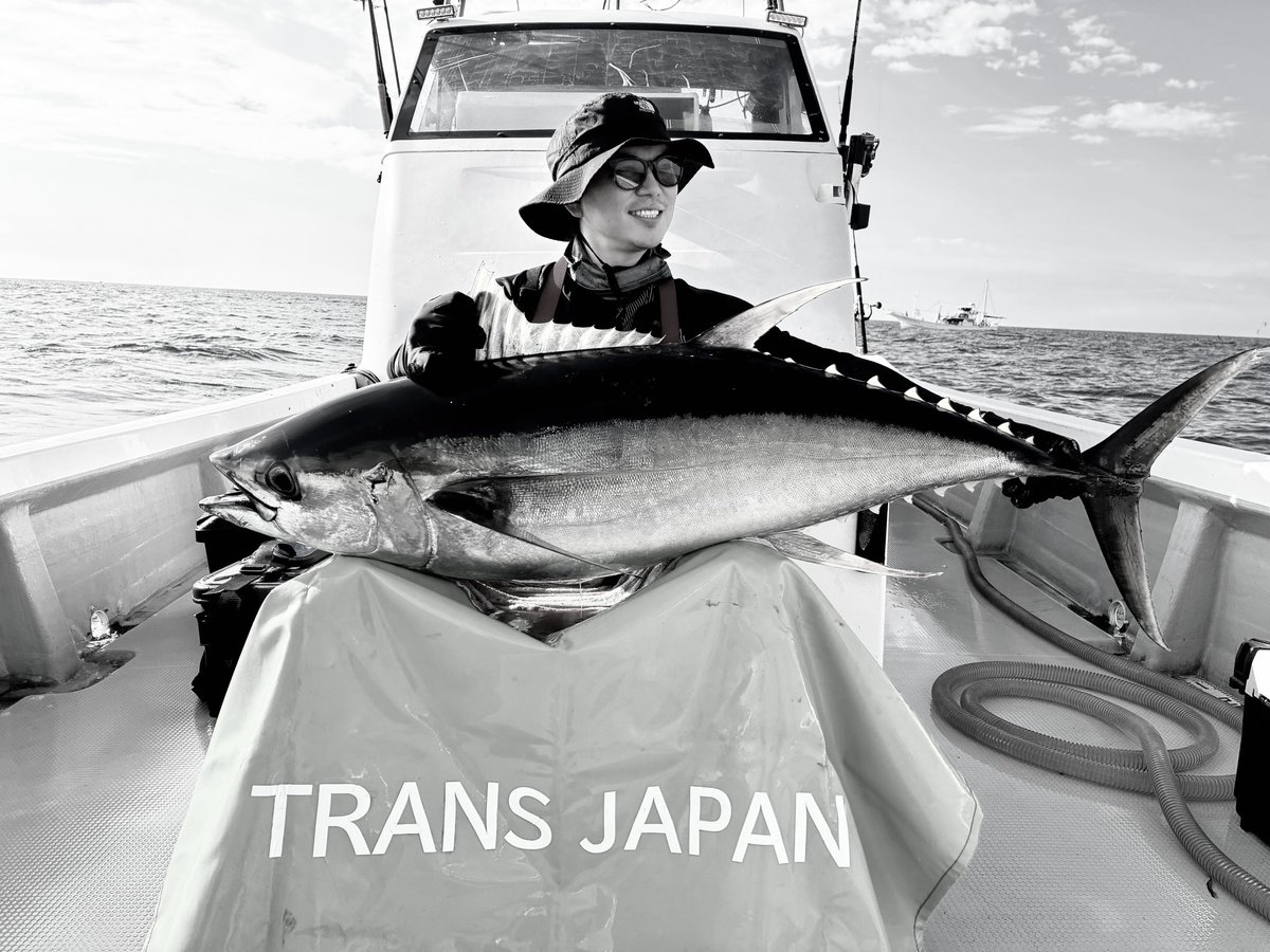 Shige_no_hitori's tweet photo. 本日プライベート釣行にて🎣
キハダマグロ２本釣ってきやした https://t.co/k67vrFlUWt