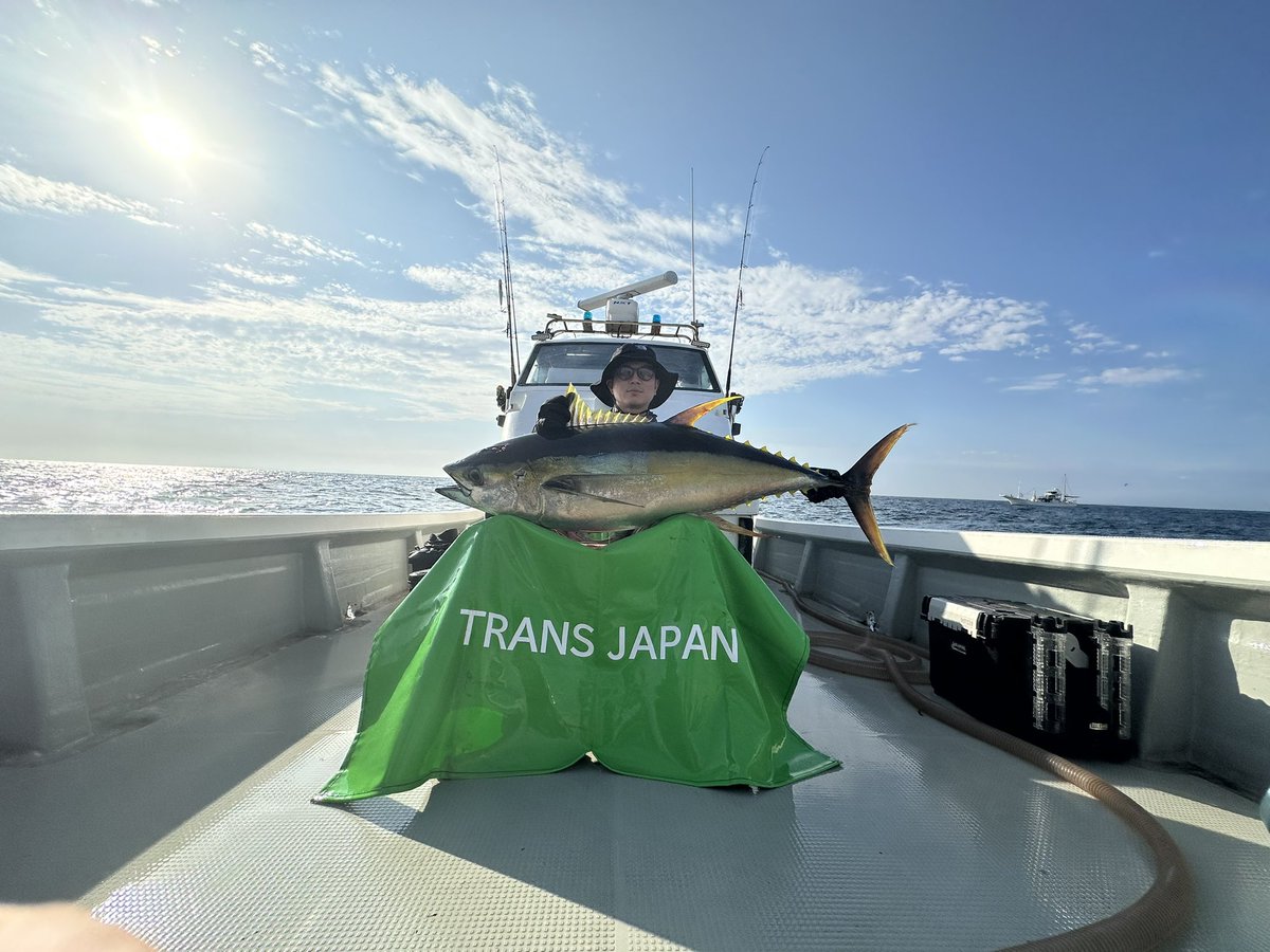 Shige_no_hitori's tweet photo. 本日プライベート釣行にて🎣
キハダマグロ２本釣ってきやした https://t.co/k67vrFlUWt