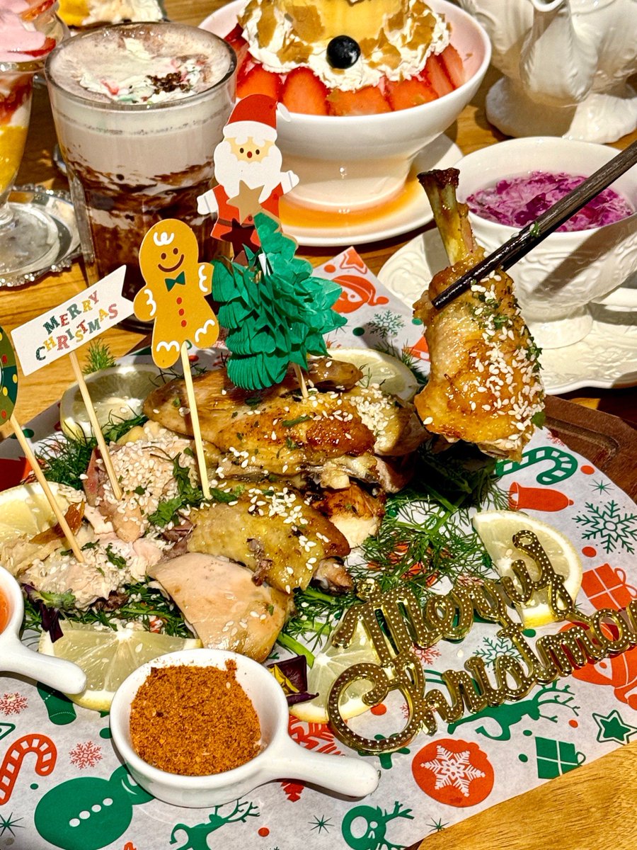 WallaceHeabj's tweet photo. Cena de Navidad especial en nuestra taberna! Jugosas gambas al ajillo, cochinillo asado crujiente y turrón artesanal. Reserva tu mesa ya! https://t.co/XVyQ66uuxP