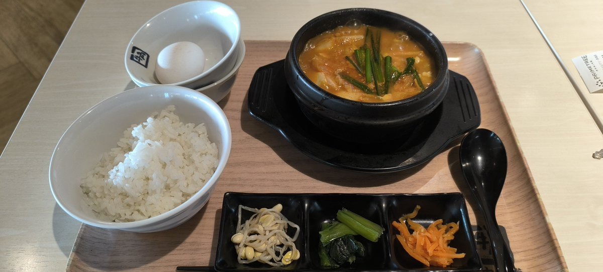 bewd1990's tweet photo. プライムツリー赤池で食べた牛角焼肉食堂のスンドゥブ定食（石鍋豆富チゲ）？
美味しかった https://t.co/IdXw2VYRA5