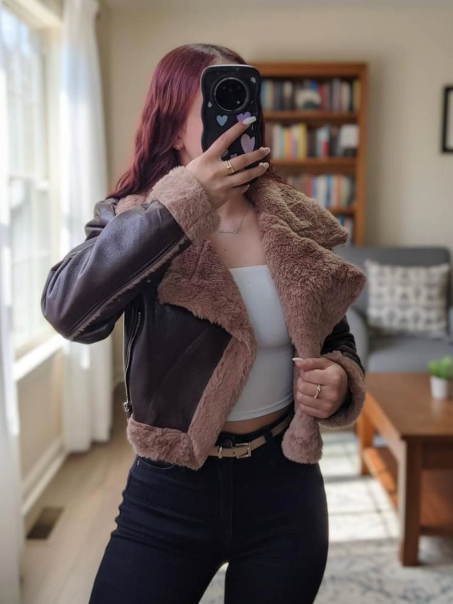 EusebioBeaorg's tweet photo. Buzo tejido liviano con cuello polo a contraste, solapa en V y mini corazones. Diseño colombiano, cómodo y femenino, ideal para combinar con jeans, faldas o pantalones de tiro alto. Venta al por mayor y detal. https://t.co/bhBONFLGJn