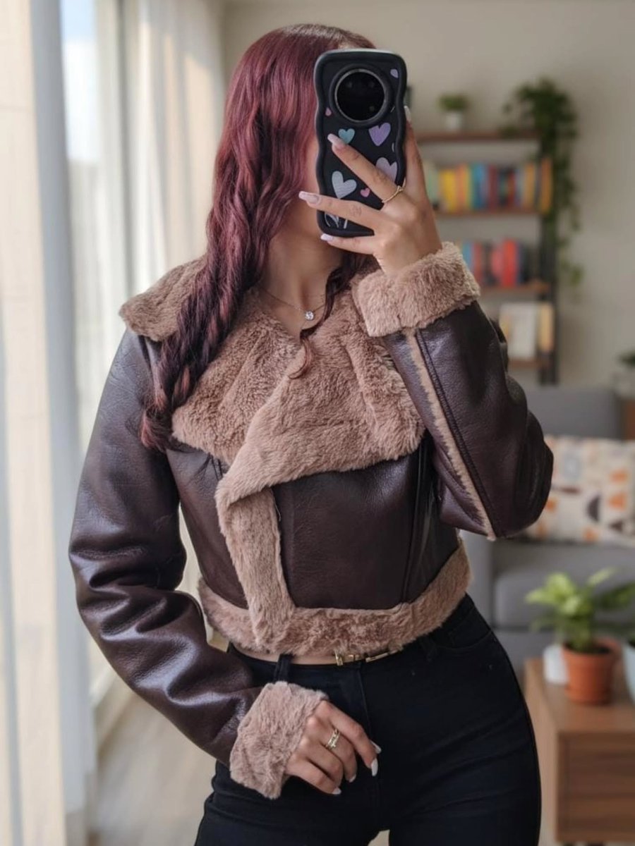 EusebioBeaorg's tweet photo. Buzo tejido liviano con cuello polo a contraste, solapa en V y mini corazones. Diseño colombiano, cómodo y femenino, ideal para combinar con jeans, faldas o pantalones de tiro alto. Venta al por mayor y detal. https://t.co/bhBONFLGJn