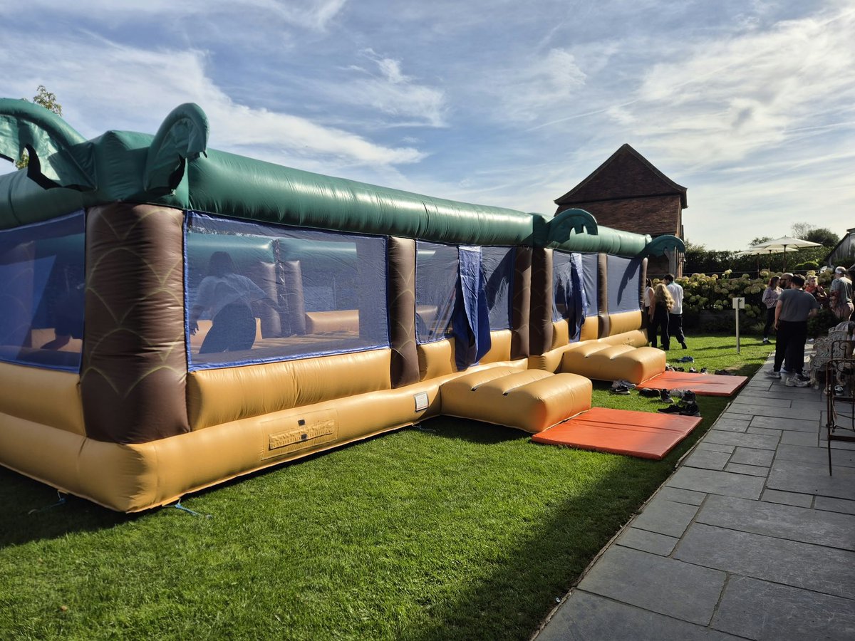 AltitudeEvents's tweet photo. Its a beautiful sunny day in Hertfordshire with our #InflatableBeachVolleyball and #InflatableDodgeball out at @FarmAtRedcoats for a #StaffAwayDay

This Inflatable gives you 2 activities for the price of 1 so its great for small groups.

#InflatableHire https://t.co/3R7LPN7Ury