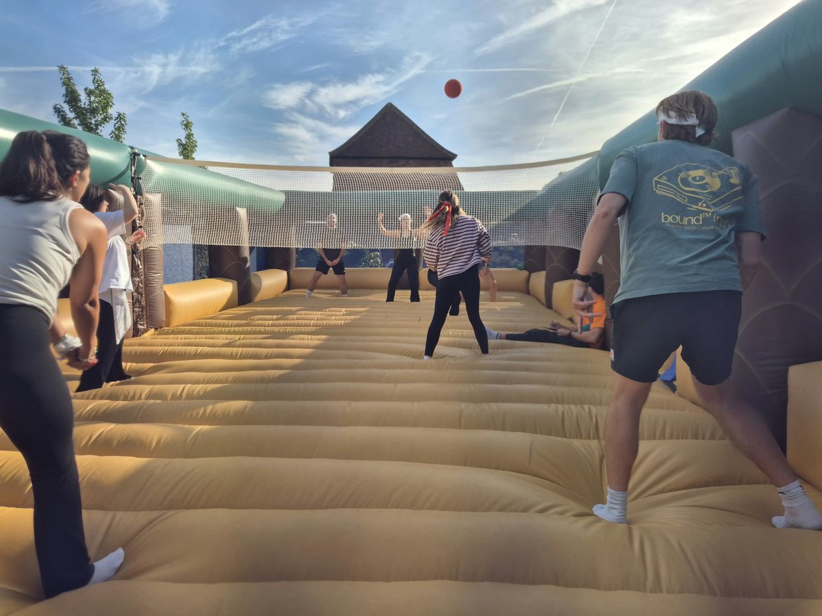 AltitudeEvents's tweet photo. Its a beautiful sunny day in Hertfordshire with our #InflatableBeachVolleyball and #InflatableDodgeball out at @FarmAtRedcoats for a #StaffAwayDay

This Inflatable gives you 2 activities for the price of 1 so its great for small groups.

#InflatableHire https://t.co/3R7LPN7Ury