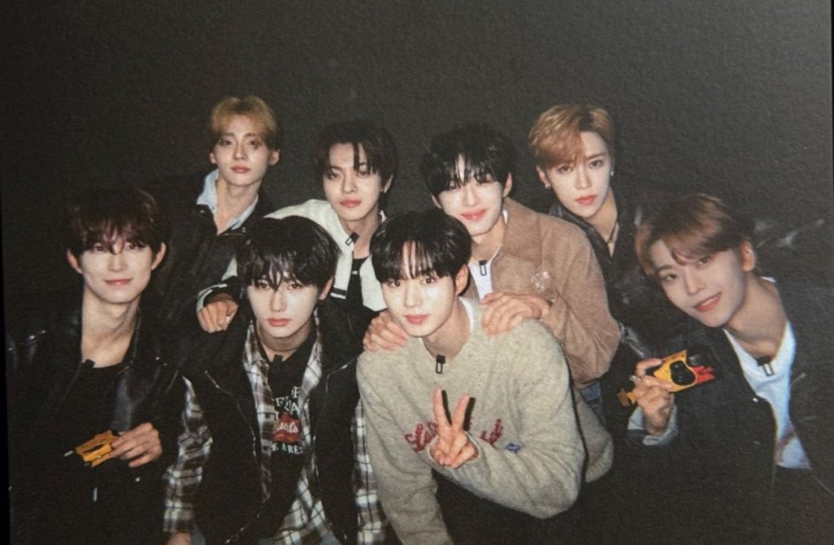 leeewonie's tweet photo. happy one year my precious ald1🥲❤️ https://t.co/4fDOdenESv
