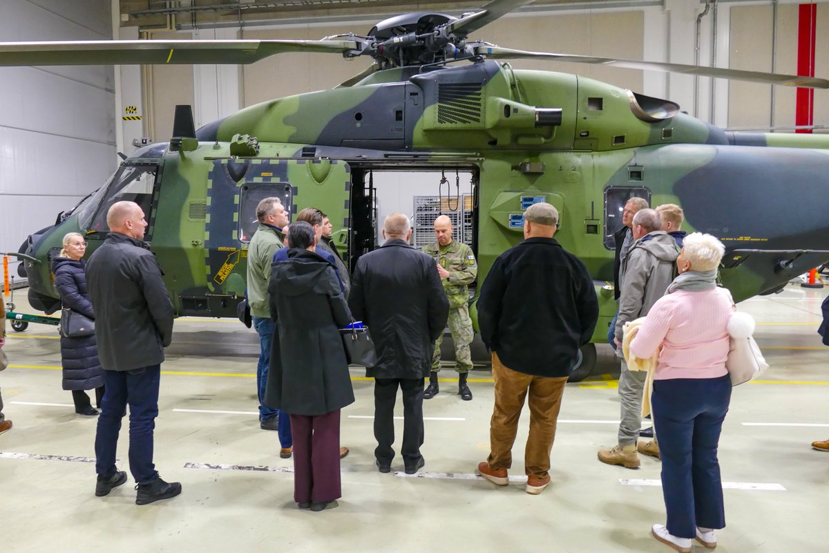 UtinJR's tweet photo. Suomen ja Viron 🇫🇮🇪🇪 puolustusvaliokunnat kokoontuivat Utin jääkärirykmenttiin ajankohtaisten asioiden äärelle perjantaina 25. syyskuuta. Teemoina muiden muassa droonit, ilmatorjunta ja jalkaväkimiinat.
#Puolustusvoimat #Maavoimat #UTJR #FINSOF https://t.co/VBmBBLevZt